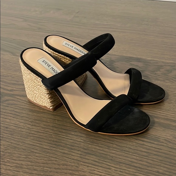 Steve Madden Shoes - Steve Madden black sandal w/ burlap chunky heel